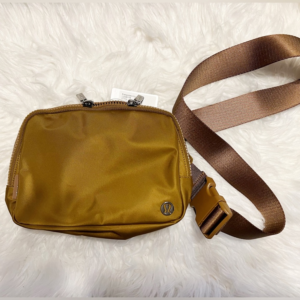 NWT lululemon everywhere belt bag large